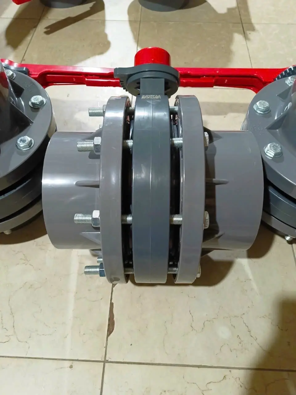 Van bướm nhựa tay gạt mặt bích