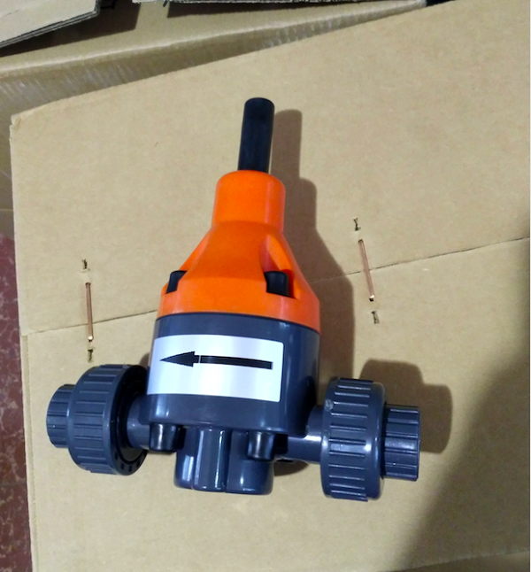 Van giảm áp nhựa lắp rắc co